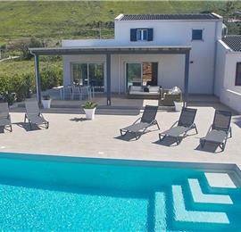 5 bedroom villa with infinity pool, Castellammare del Golfo, sleeps 9